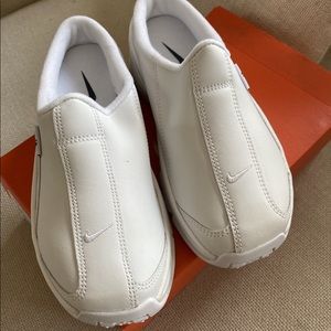 Never been worn Nike afterparty slip ons size 6